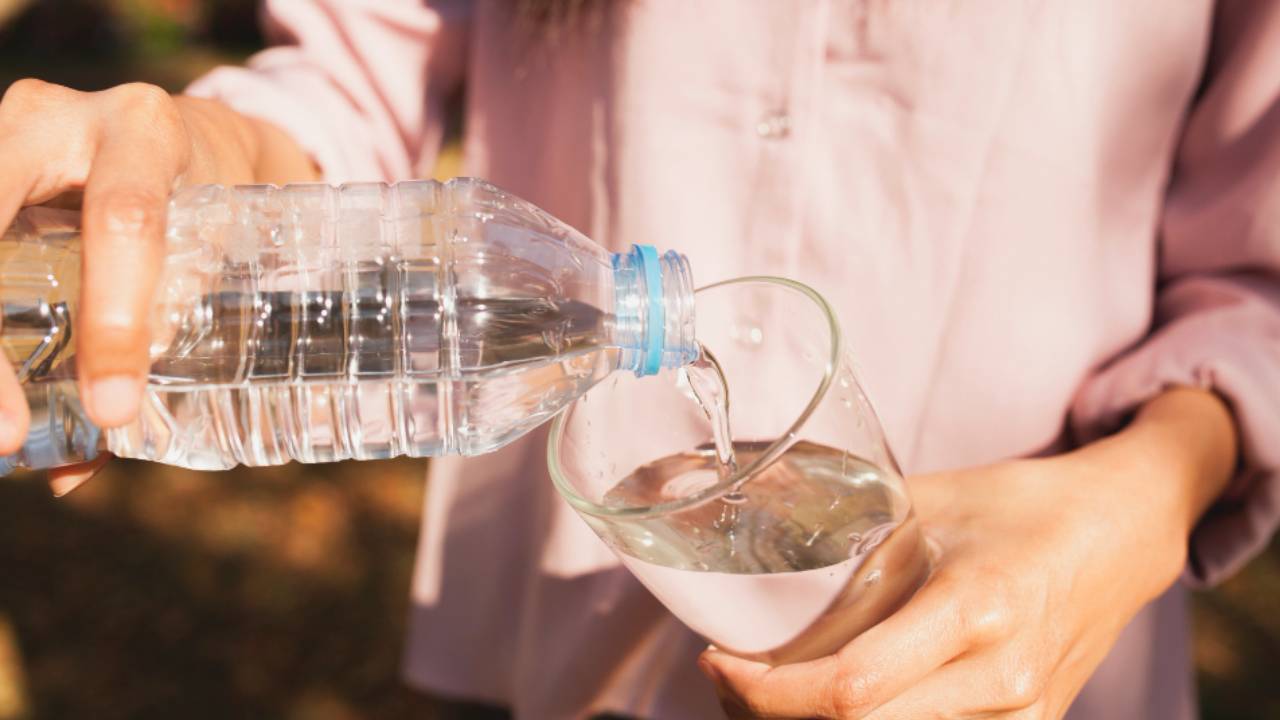 Bottled Water Delivery vs Buying Water Cases Which Saves More Money