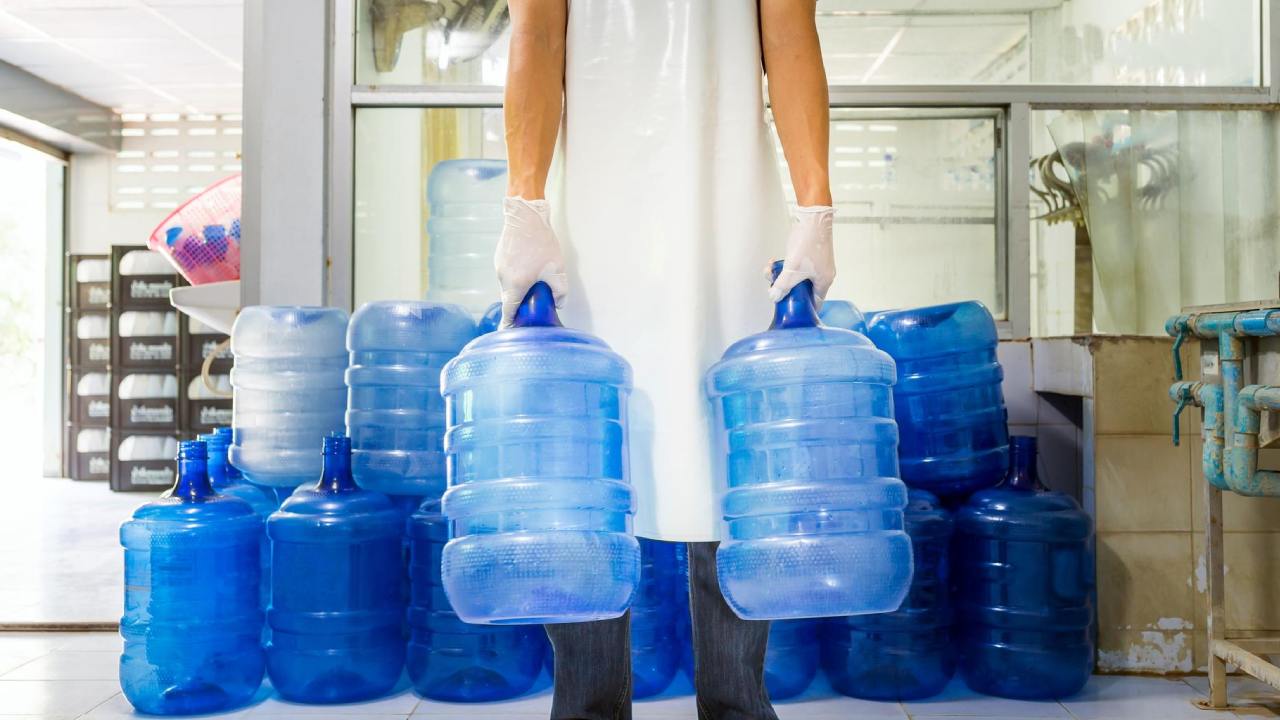 Store-Bought Bottled Water vs. Home Delivery: What Is the Difference?
